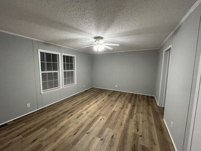 Building Photo - "Spacious 3-Bed, 2-Bath Home on Whiteaker Springs Rd, Cookeville!"
