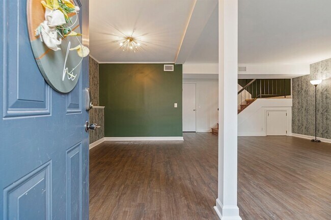 Building Photo - 2116 Hobbs Rd