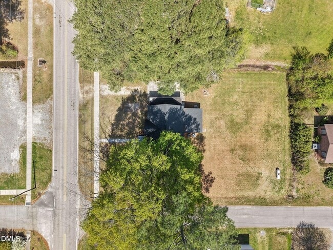 Building Photo - 302 W Main St