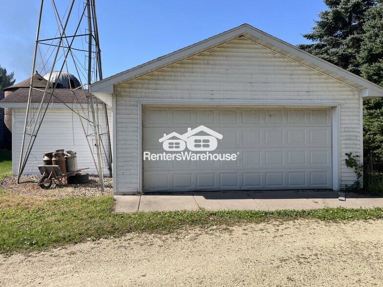 Building Photo - 1320 County Rd A