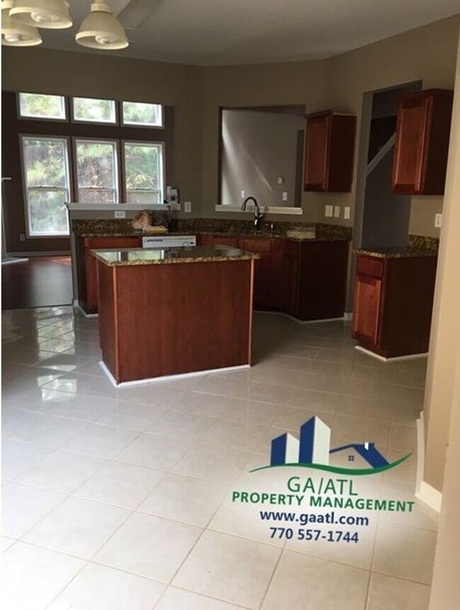Building Photo - Large 4-bedroom house in the SECKINGER clu...