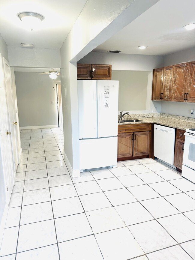Building Photo - 5145 Breckenridge Pl
