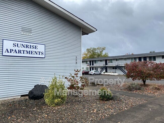 Building Photo - 365 Jackson St W