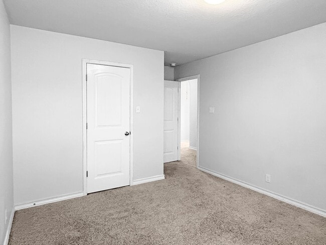 Building Photo - Spacious Valley Ranch 4/2.5 (2,324 SF) w/ Loft/Game Room