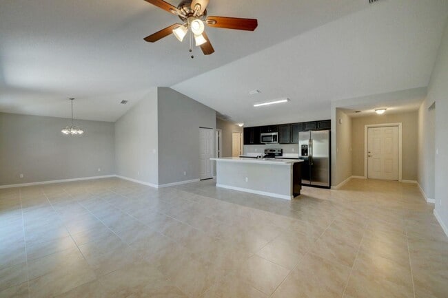 Building Photo - 799 SW Sardinia Ave