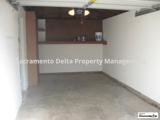 Building Photo - Wonderful 2 Bedroom Home Close to US Davis Med Center