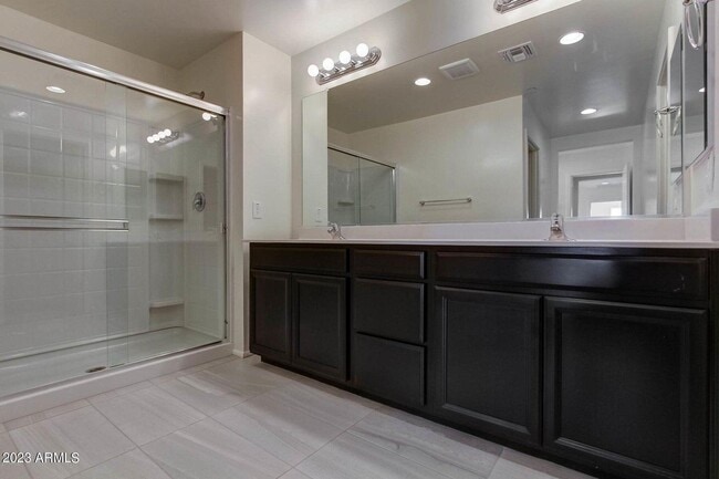 Building Photo - 1250 Abbey Ln