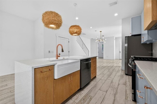 Building Photo - 611 24th Ave N