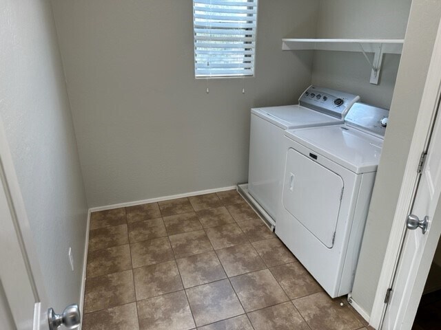 Building Photo - 1206 E Boston St