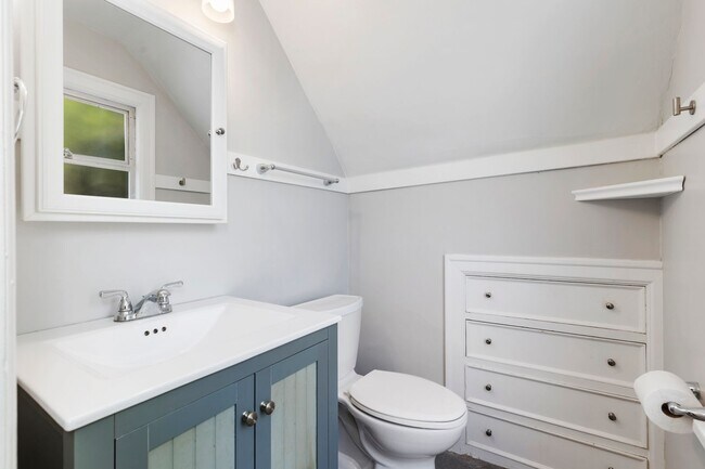Building Photo - Historic Laurelhurst Home ~ Quiet Neighborhood~ Stunning Water View! 4 Mins to U Village/UW