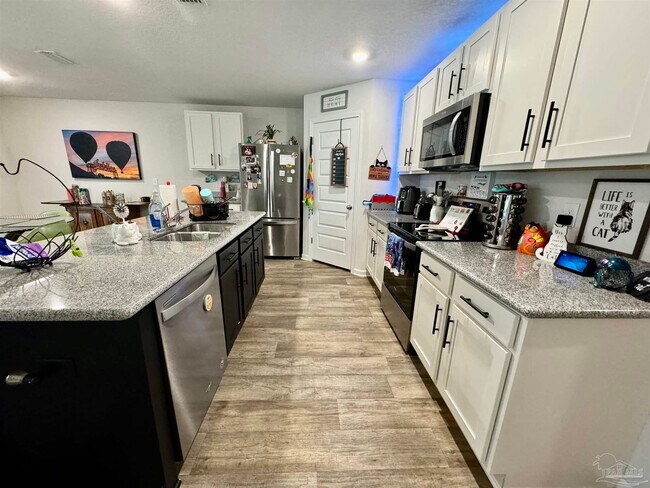 Building Photo - 5645 Guinevere Ln