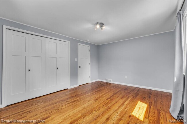Building Photo - 3015 High Pointe Ct