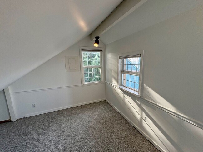 Building Photo - SKIRVIN TRIPLEX