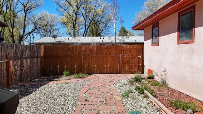 Building Photo - 127 Oakley Ln