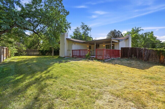 Building Photo - $2,695.95, 3-Bed, 2-Bath, Ranch House in Littleton with Great Fenced in Yard!