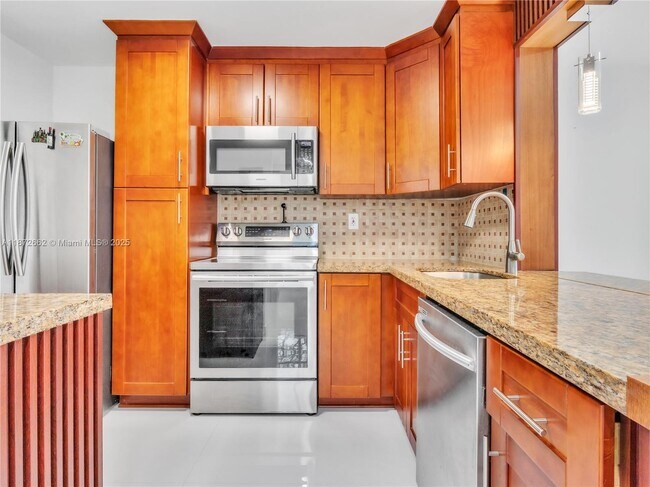 Building Photo - 7125 Bay Dr