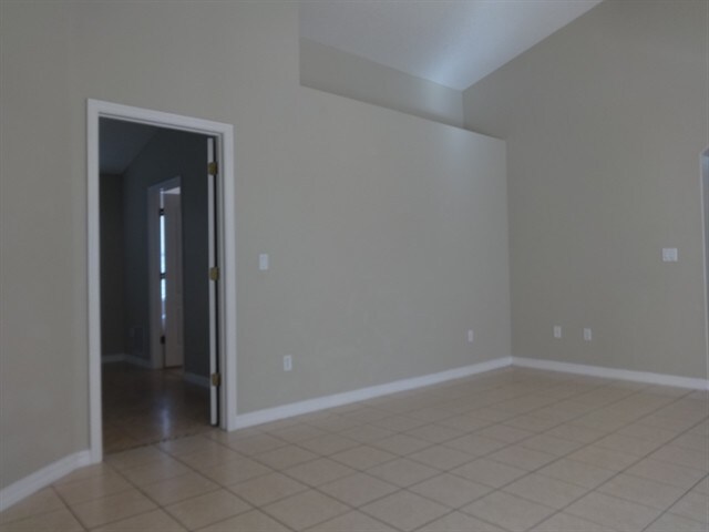 Building Photo - 136 Sura Blvd