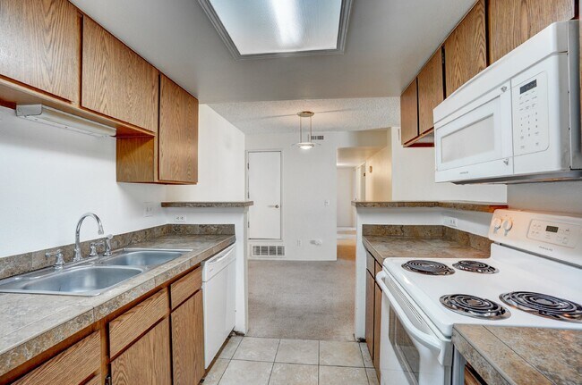 Building Photo - $1,725 - 2 Bed, 2 Bath Condo in Denver wit...