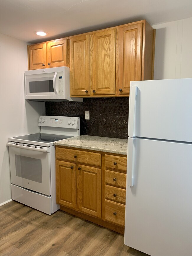 Building Photo - 824 Center St