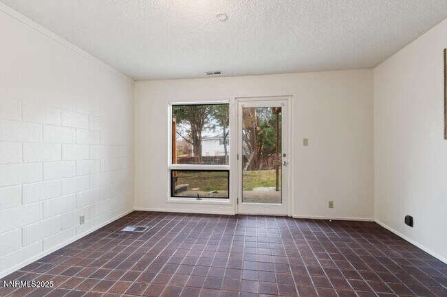 Building Photo - 1880 Becky Ct