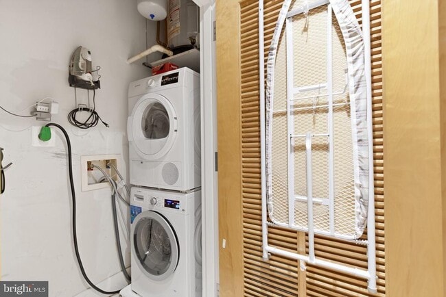 Building Photo - 1529 14th St NW