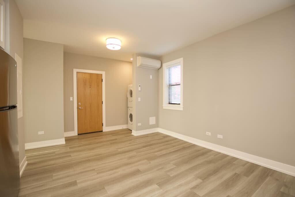Building Photo - 3930 N Janssen Ave