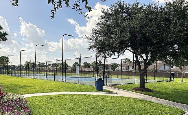 Building Photo - 10634 Lyndon Meadows Dr