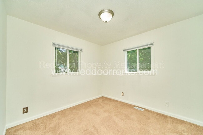 Building Photo - 5422 Greenfield Ave