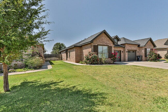 Building Photo - First Full Month's Rent Free! The Finer Th...