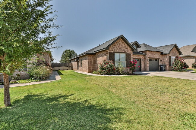 Building Photo - Half off first full month's rent! The Fine...
