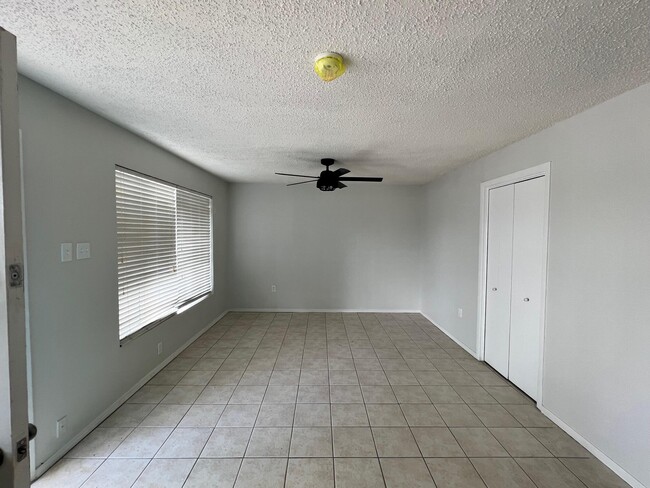 Building Photo - 202 Mango Rd