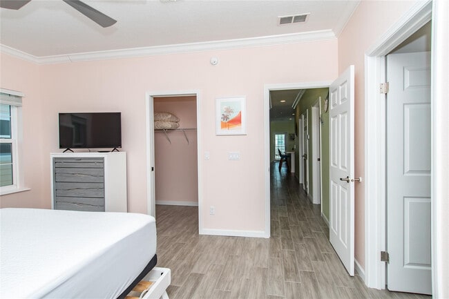 Building Photo - 375 NE Wharf Way