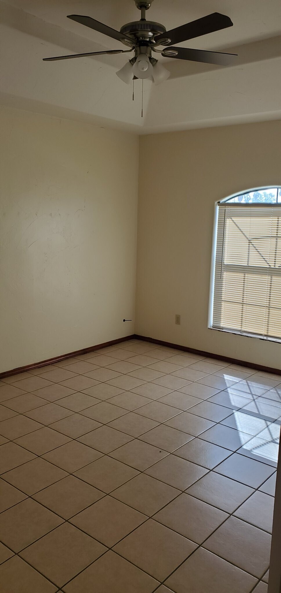 Building Photo - 2000 Circle Dr