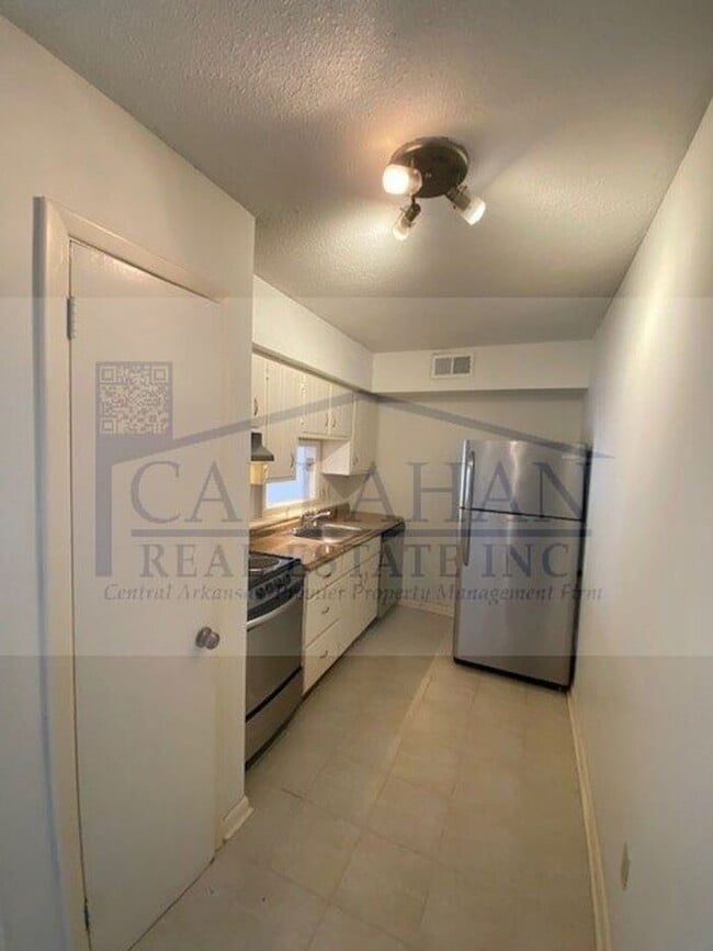 Building Photo - Mid Town 1 Bedroom