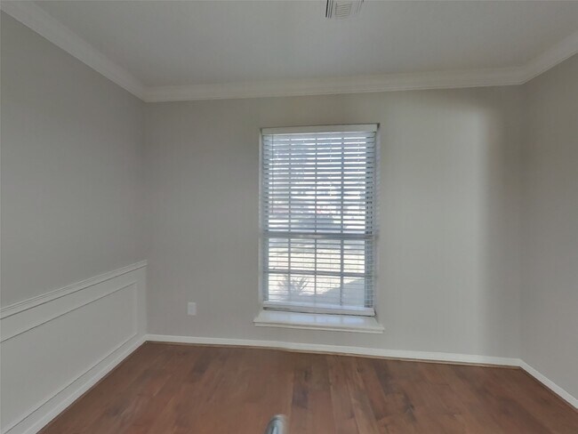 Building Photo - 5523 Foresthaven Dr