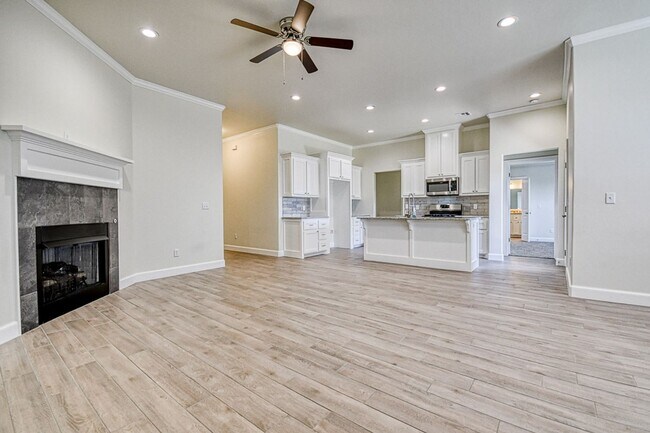 Building Photo - 3100 Pebble Pond Dr
