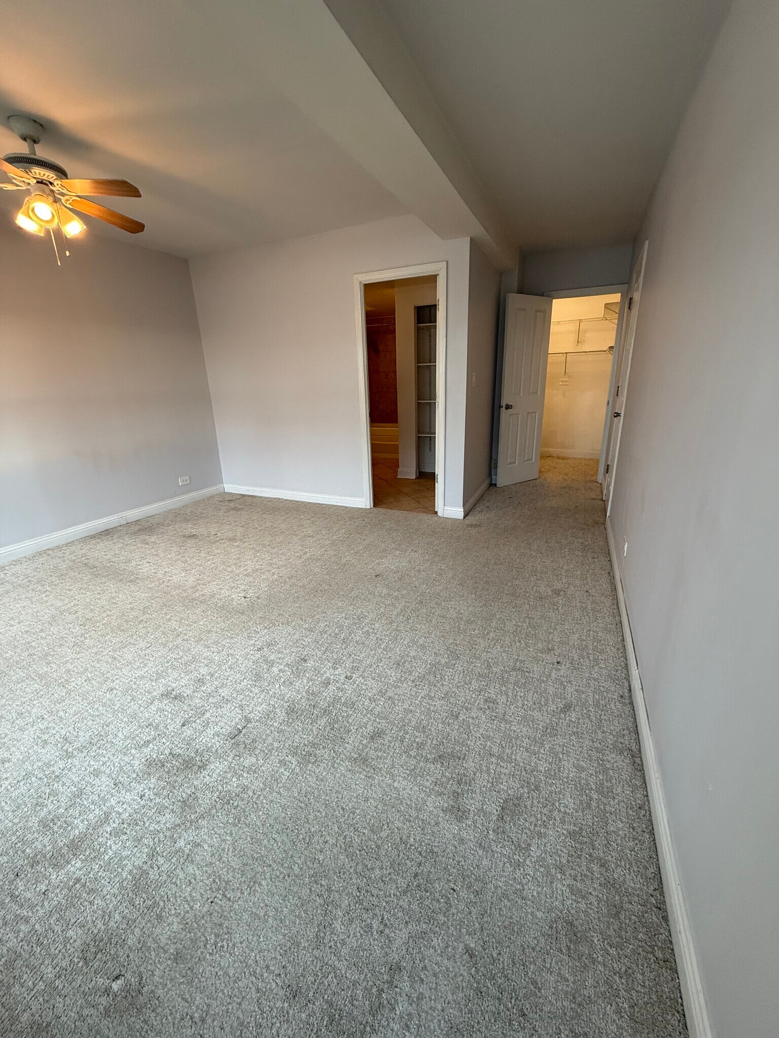 Building Photo - 4230 N Marine Dr