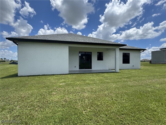 Building Photo - 1026 Chiquita Blvd N