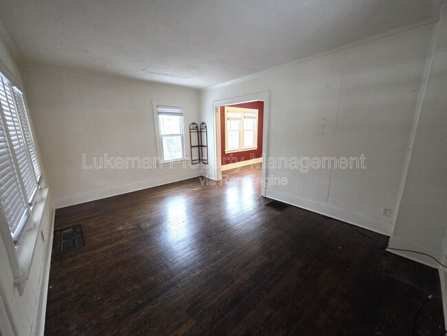 Building Photo - 1916 James St