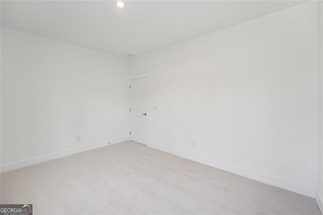 Building Photo - 2815 Medford Dr