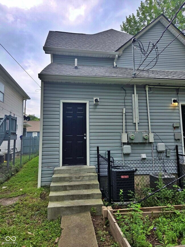 Building Photo - 327 N Sherman Dr