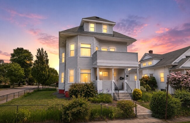 Building Photo - 565 Academy Ave