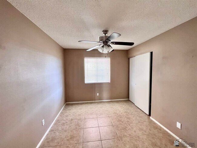 Building Photo - 2078 S 46th Dr