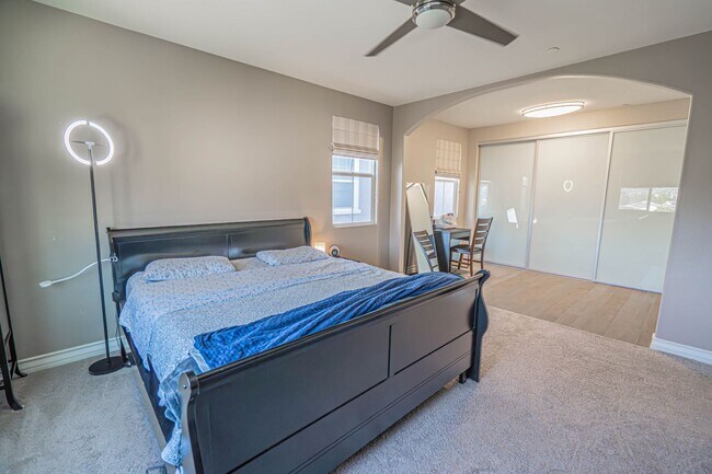 Building Photo - Beautiful 5-Bedroom Home with Outdoor Entertainer's Area in Valencia!