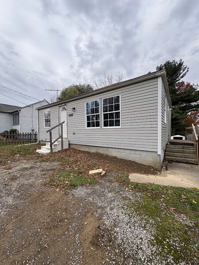 Building Photo - Two bedroom one bathroom home for rent