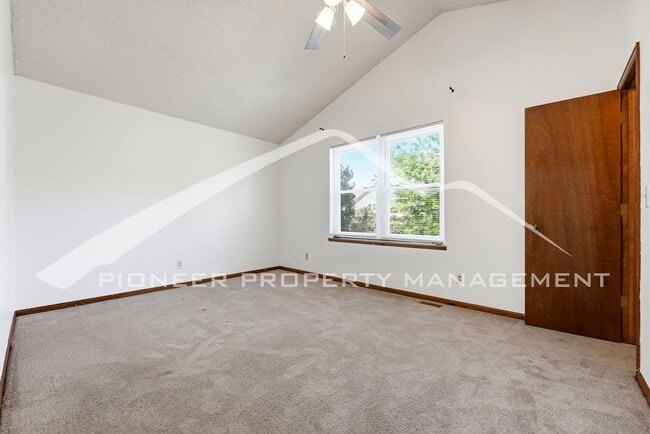 Building Photo - Spacious Home with Washer/Dryer and Central AC