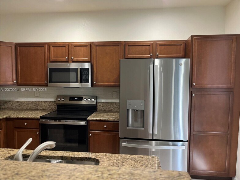 Building Photo - 9362 SW 171st Ave