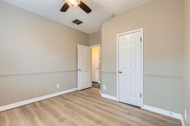 Building Photo - 20321 Wayzata Ct