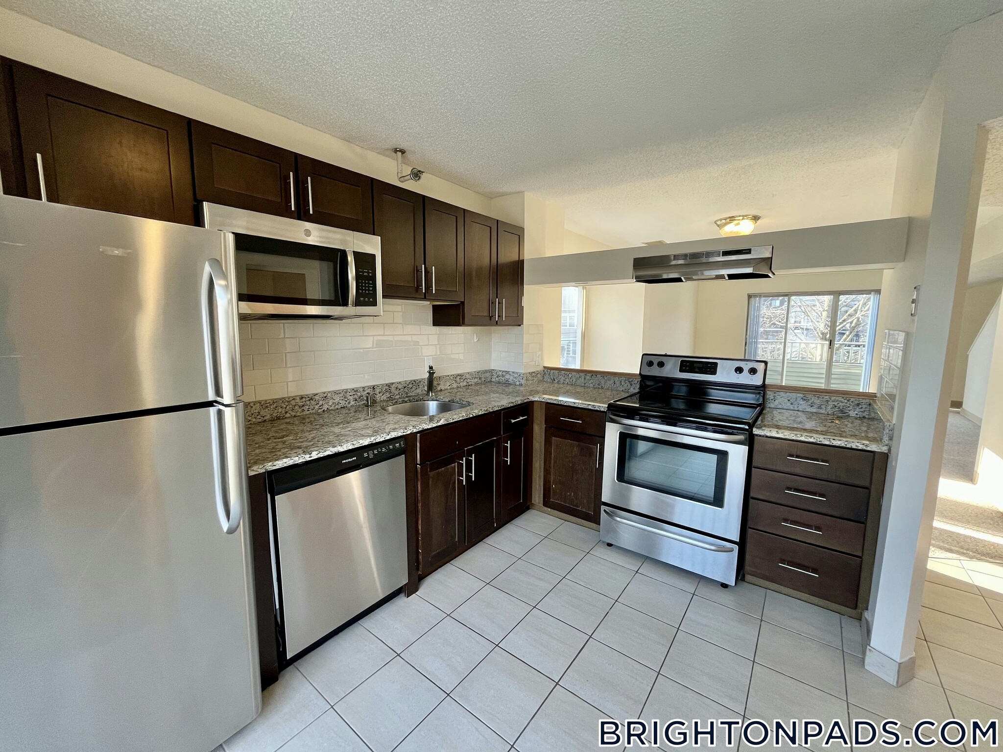 Building Photo - 150 N Beacon St