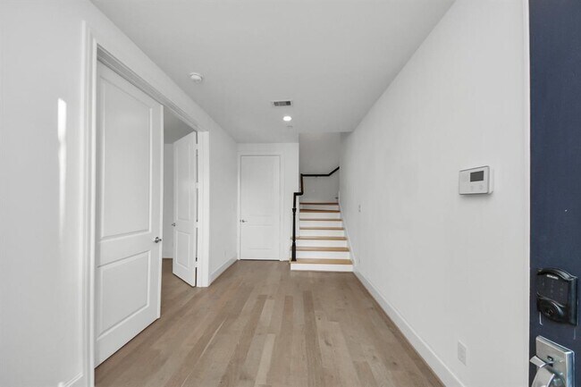 Building Photo - 4005 Woodshire Vlg Ests